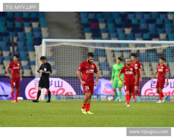 《九场未尝胜绩狼队众将士齐心力挺主帅，坚信共渡难关》